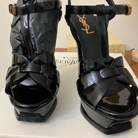 Yves Saint Laurent Tribute Black Patent Leather Sandal 
36.5 $ 875.00 heel 5.5” - Picture 7 of 8